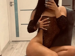 Bruneta slim, Universitate, 19 ani